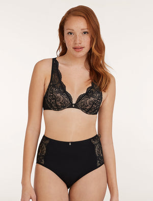 24/7™ Lace Contour Plunge Bra - 3,modelQ