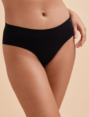 Form Seamless High-Leg Bikini - Black - Nylon/Spandex - ThirdLove,modelCC