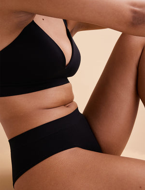 Form Seamless V-Neck Wireless Bra - Black - Nylon/Spandex -Thirdlove